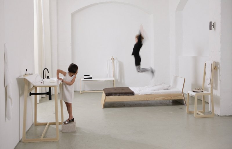 Diese Arbeitssituation zeigt die «Dancing Walls» von Vitra im Studio Hürlemann und referenziert auf den im CAS thematisierten «Living Space».