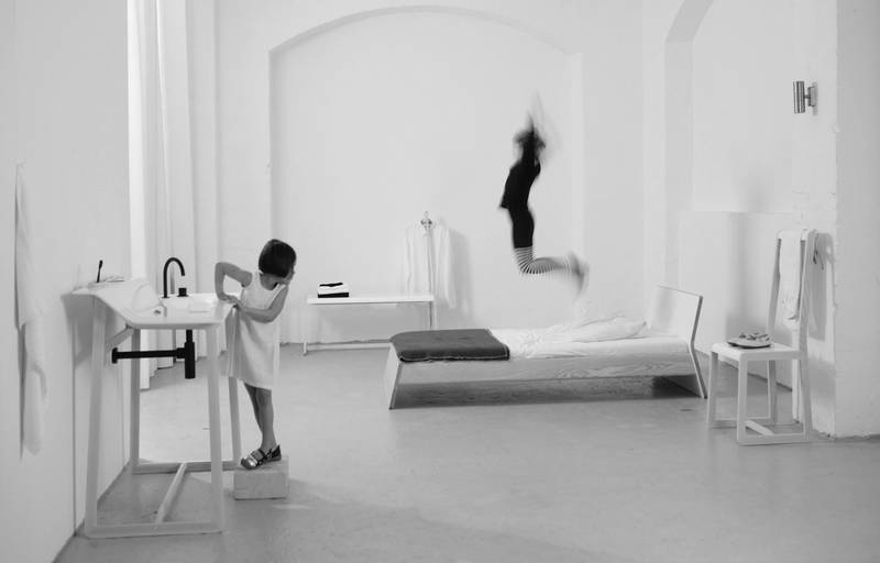 Diese Arbeitssituation zeigt die «Dancing Walls» von Vitra im Studio Hürlemann und referenziert auf den im CAS thematisierten «Living Space».