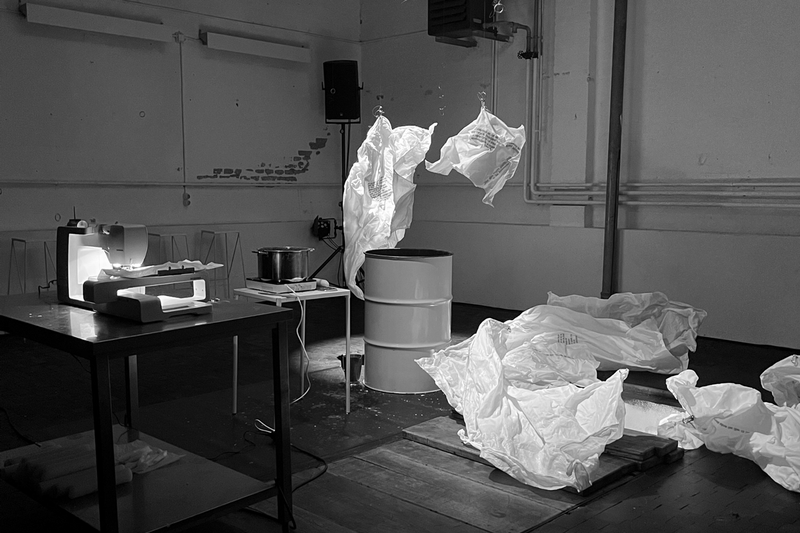 «versorgen» von Julia Urech; Copyright: Daniela Lenzin dekoratives Bild