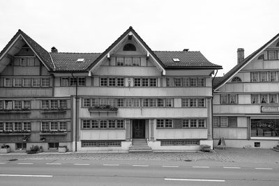 Vera Marke: “The Historicity of Polychromy in Appenzell Building Culture”