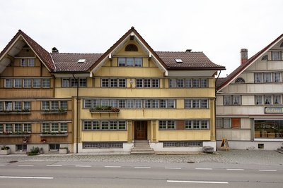 Vera Marke: “The Historicity of Polychromy in Appenzell Building Culture”
