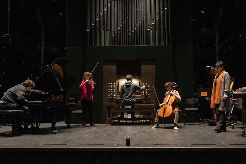 Improvisationsklasse Lucas Niggli im Orgelsaal der ZHdK (Foto c Regula Bearth)
