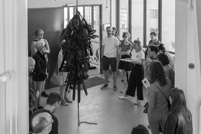 Zurich Art Weekend 2019, Art Walk mit Hanna Banholzer zur Galerie Peter Kilchmann. Kunstwerk: Monica Bonvicini, Latent Combustion, 2015.