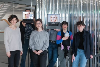 Teilnehmer*Innen der Nachwuchsförderung 2019 des Institut für Designforschung.
Gruppenfoto von links: Annina Gähwiler, Eloisa Aldomar, Nicole Foelsterl, Heidrun Föhn, Priscille Jotzu und Laura Haensler. Nicht auf dem Bild: Chhandak Pradhan und Stefan Zahler