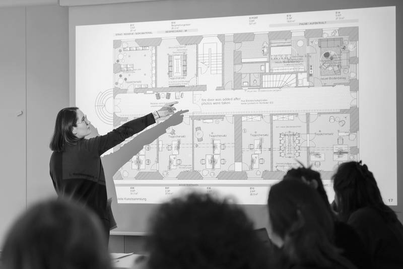 _dsc4592.jpg Exhibiting and Making Public