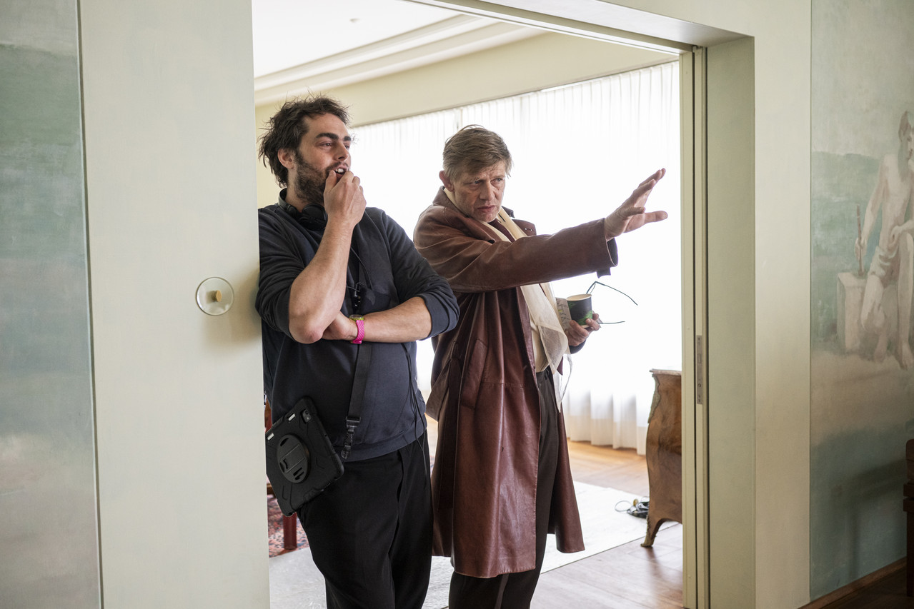 Luca Riebler (links) und Marcus Signer (rechts) auf dem Drehset zu "Philip Maloney" ©Pascal Mora