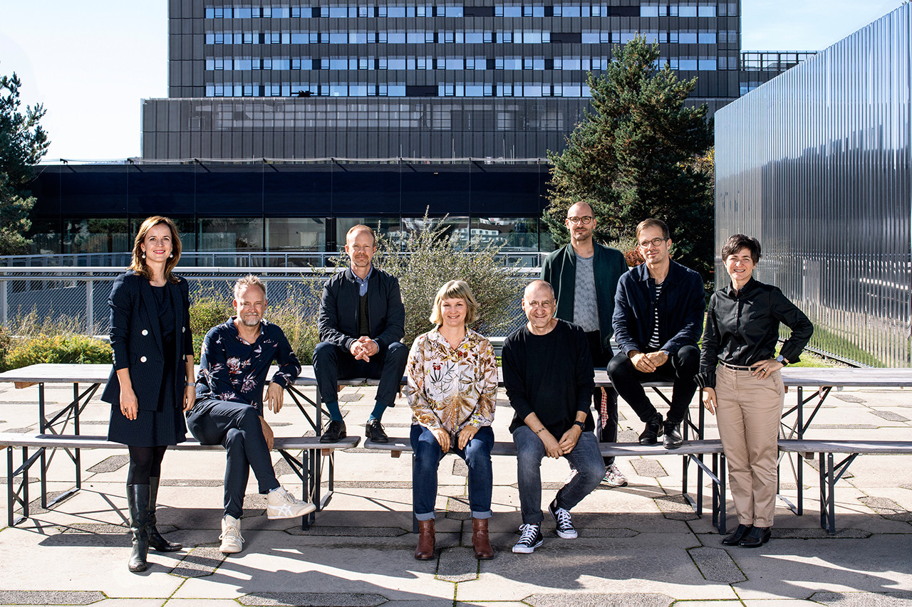 Group photo Digital Council; image © Regula Bearth, ZHdK. From left to right: Eva Pauline Bossow; Wanja Kröger; Stefano Vannotti; Miriam Schmidt-Wetzel; Chris Salter; Marcel Bleuler; Renato Soldenhoff; Susanne Schumacher. 