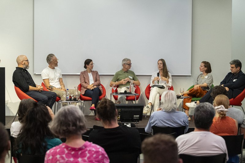 CEF 24 – Discussion Panel – Rodrigo Esmela, Daniel Jörg, Anna Roth, Christoph Weckerle, Xanthi Skoulariki, Gabriela Devaud, Simon Grand, Photo: Johannes Dietschi, © ZCCE