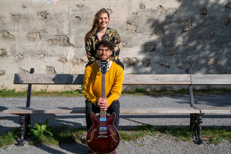 Sängerin Lea von Mentlen (hinten) und Gitarrist Rich Harpur (vorn). Foto: Lea von Mentlen