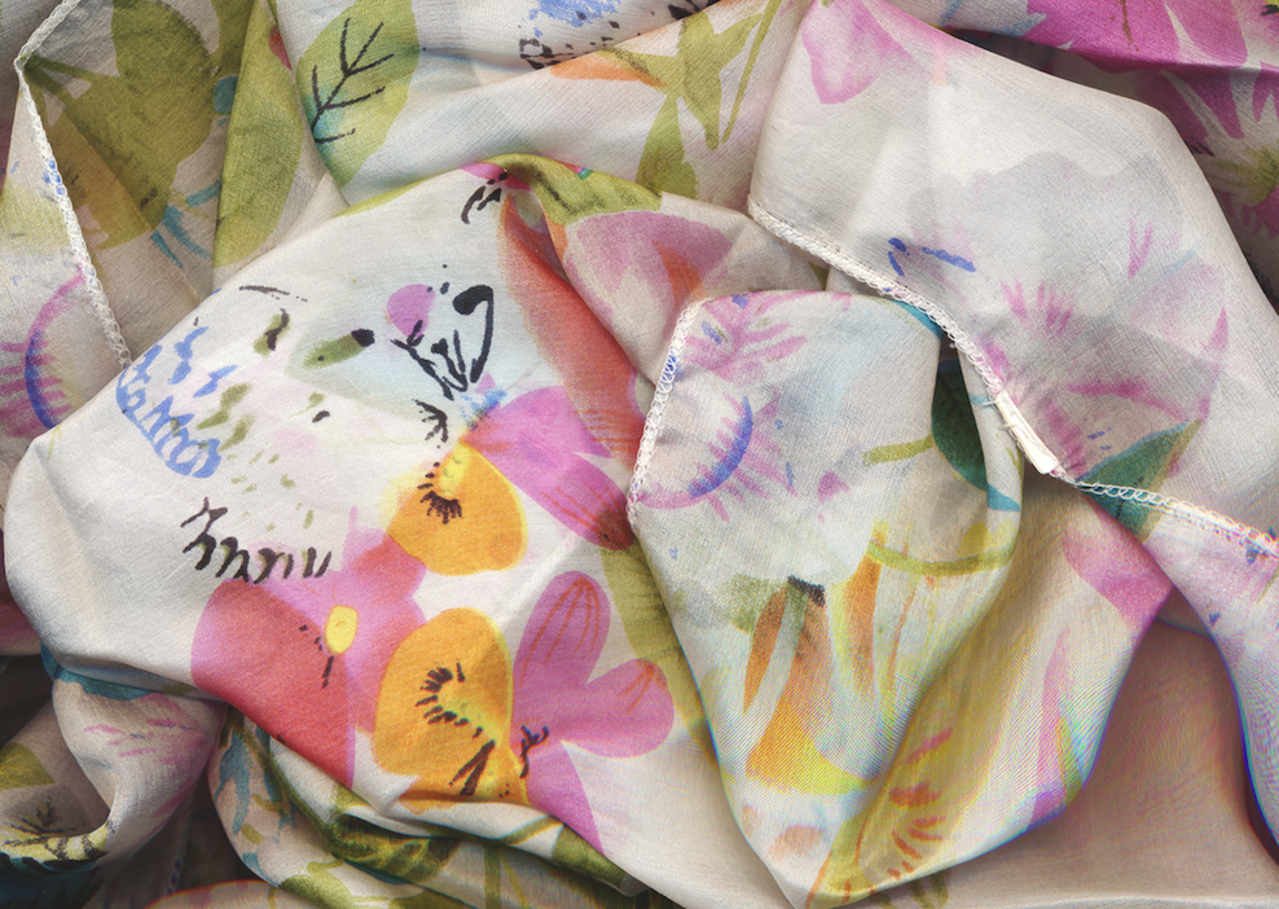 Bild: Seidenschal von Hildegard Tönz, Annatina Nay, 2023