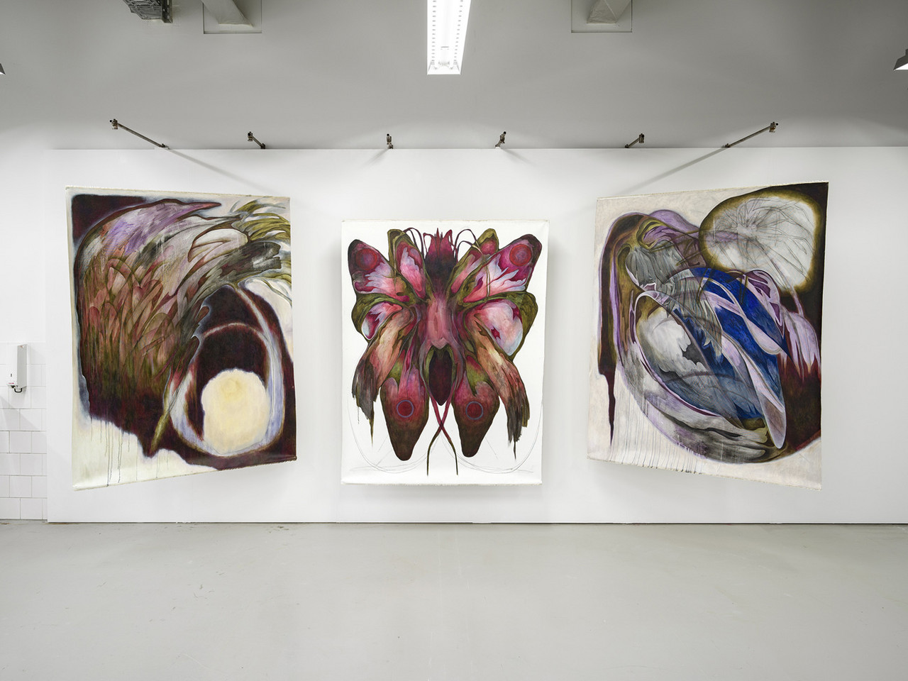 LANGUAGE IS A PHENOMENON 2025 Öl auf Leinwand, Holz, Metall, Angelschnur 128 x 170 cm  THE MATERNAL BODY 2025 Öl auf Leinwand, Holz, Metall, Angelschnur 128 x 170 cm  A I WOULD RATHER BE A CAYBORG THAN A GODDESS 2025 Öl auf Leinwand, Holz, Metall, Angelschnur 128 x 170 cm Performance: THE POLYCHROMATIC DIGITAL FOREST IN MY DREAMS, 15 min  (von links nach rechts)