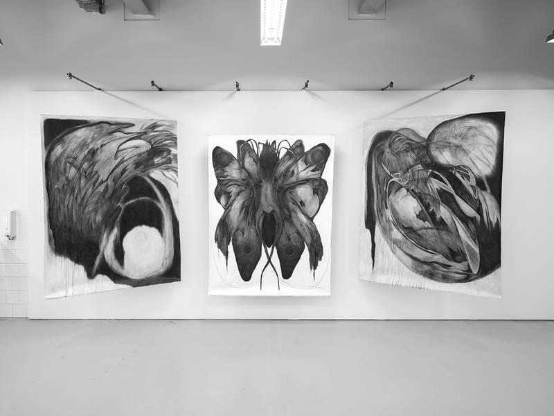 LANGUAGE IS A PHENOMENON 2025 Öl auf Leinwand, Holz, Metall, Angelschnur 128 x 170 cm  THE MATERNAL BODY 2025 Öl auf Leinwand, Holz, Metall, Angelschnur 128 x 170 cm  A I WOULD RATHER BE A CAYBORG THAN A GODDESS 2025 Öl auf Leinwand, Holz, Metall, Angelschnur 128 x 170 cm Performance: THE POLYCHROMATIC DIGITAL FOREST IN MY DREAMS, 15 min  (von links nach rechts)