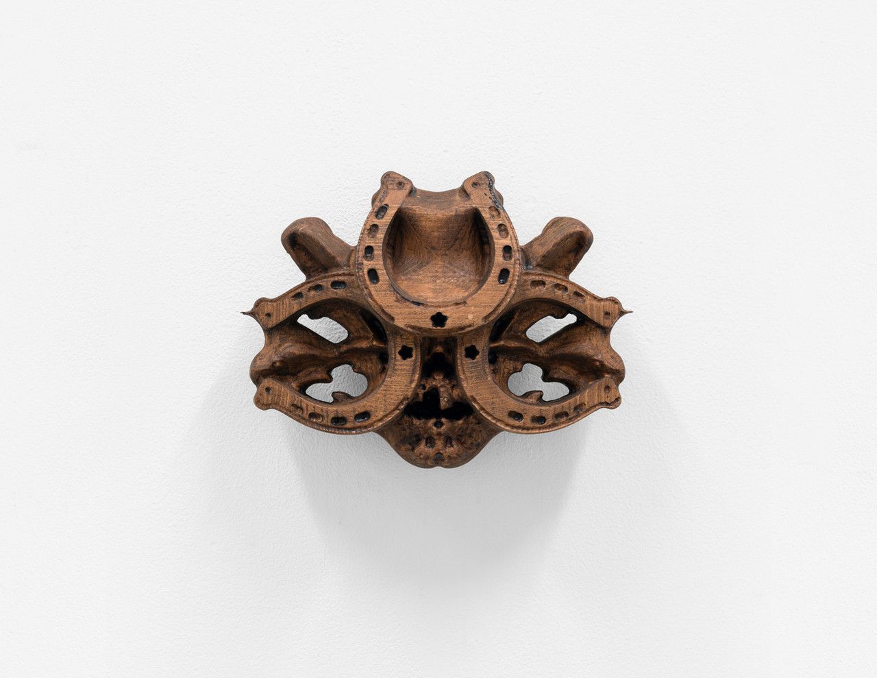 WESTERN FAMILY (LUCKYFACE) 2025 Holz, Metall 31,5 x 24 x 13 cm