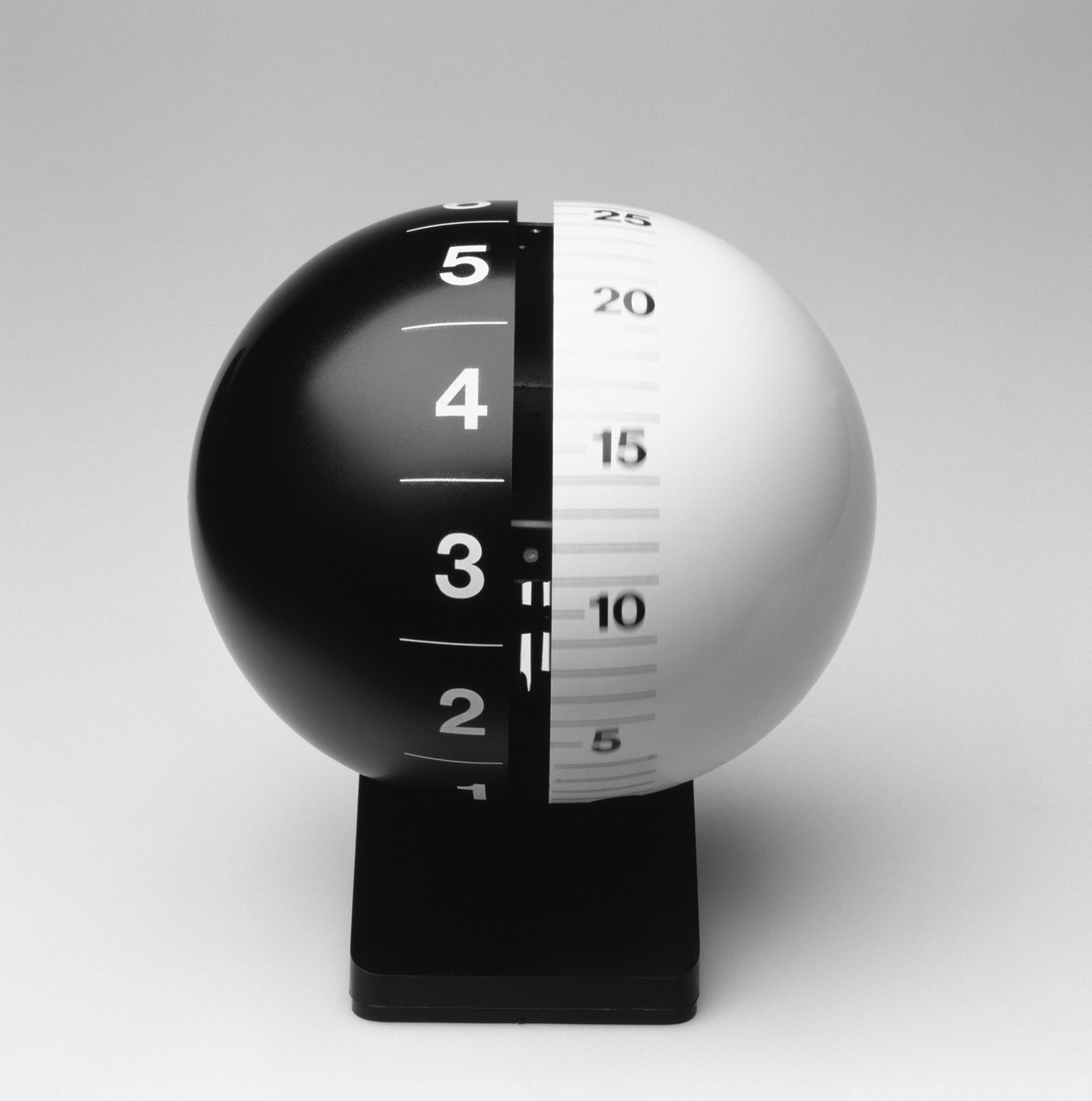 Kienzle, Tischuhr, Hamburg, 1960, Museum für Gestaltung Zürich, Designsammlung,