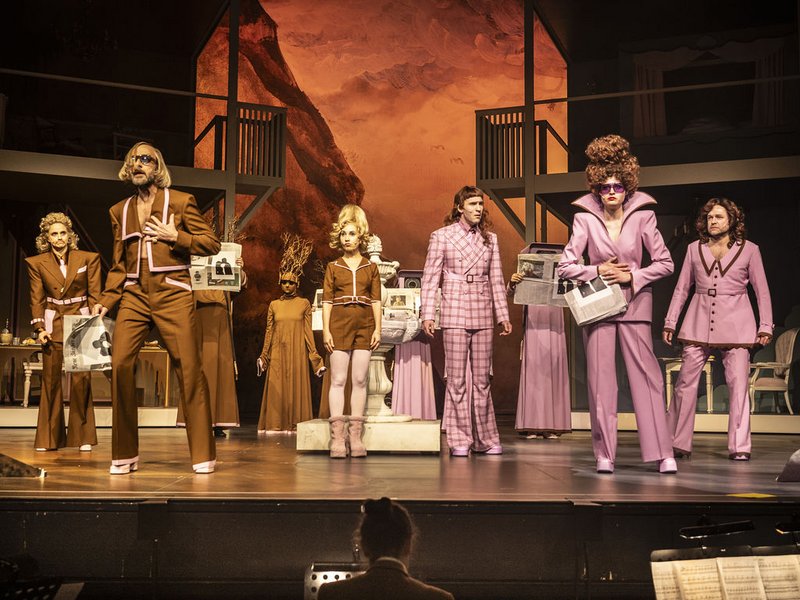 ZHdK Students in Romeo & Juliet by Bonn Park and Ben Roessler / Schauspielhaus Zürich. Credits: Thomas Rabsch ^