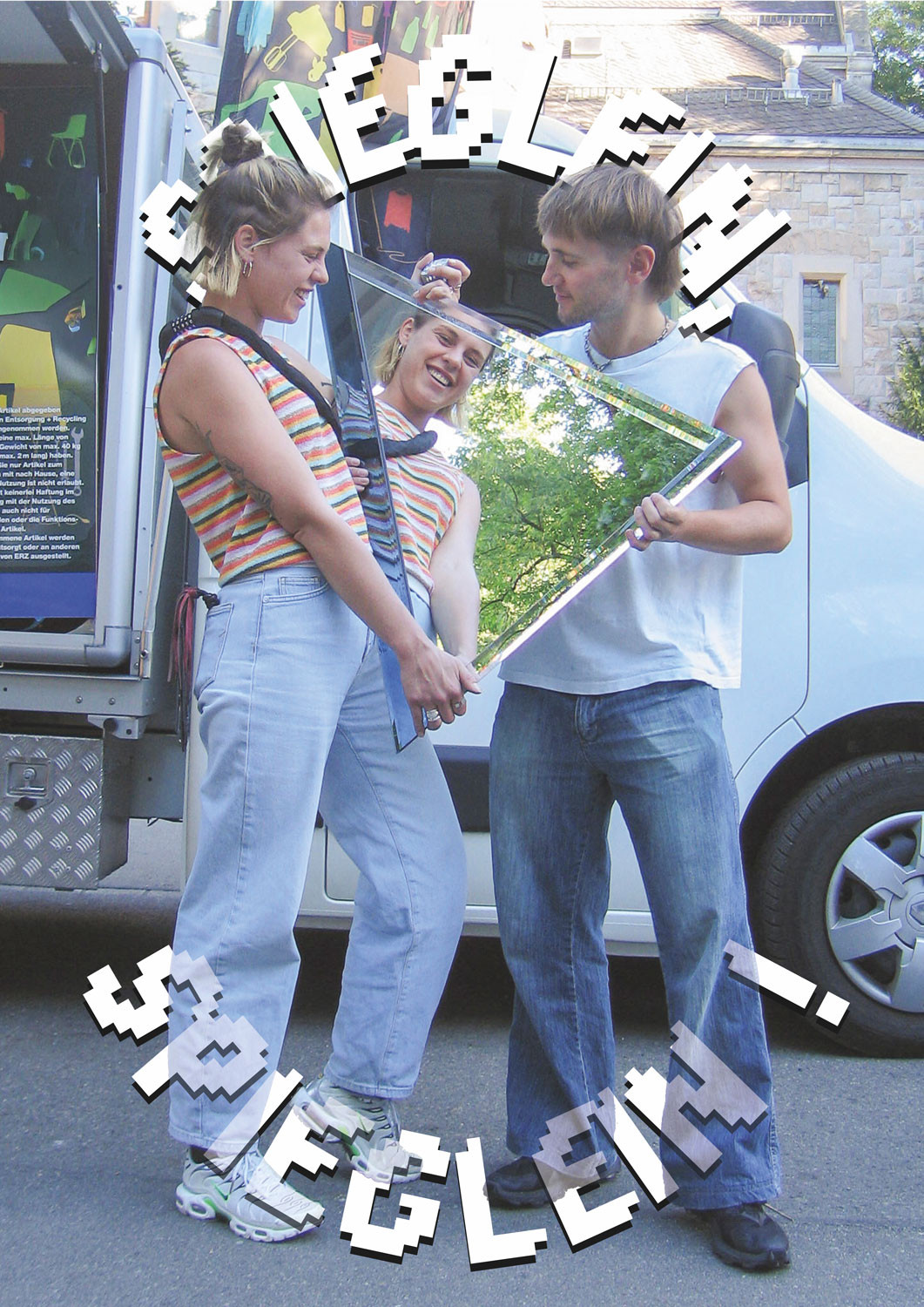 Porträtfoto «Tauschgeschichten». Bild: Helena Klein für den Minor «Sustainable Design». Bei der Bildbearbeitung wurde KI benutzt. © ZHdK.