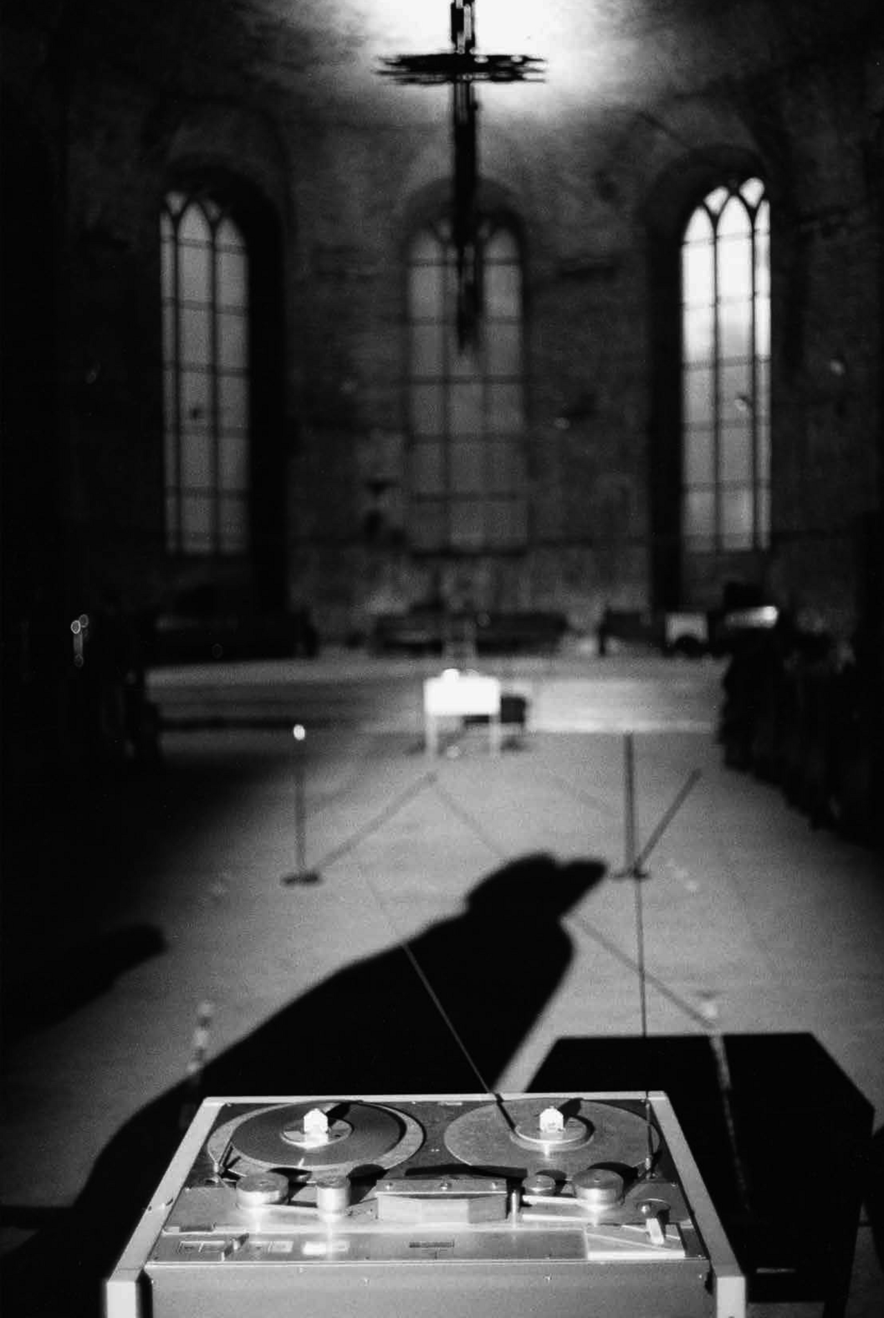 Alvin Lucier [1931–2021], Resonance Festival, singuhr — hoergalerie, Parochialkirche, Berlin, 15. Mai 1999. © Michael Schroedter