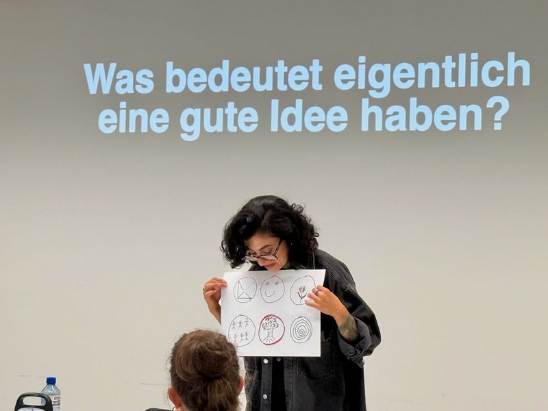 cas-facilitating-innovation_2025_01.jpeg Eine Präsentation im Rahmen der Weiterbildung CAS Facilitating Innovation an der ZHdK