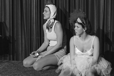 «In der Krise erfindet der Nachwuchs das Theater neu»: Theaterpädagogik-Absolventin Lena Rohrer im SRF-Interview