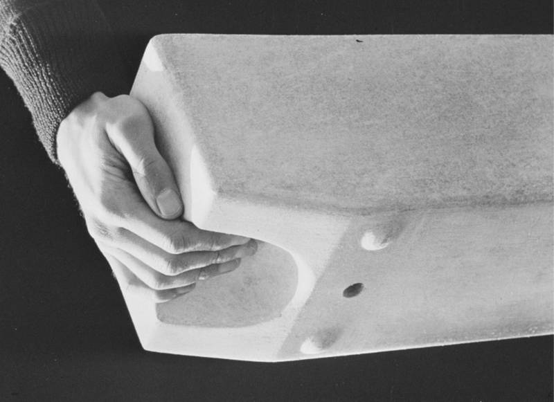 Bild: Hand hält Designobjekt