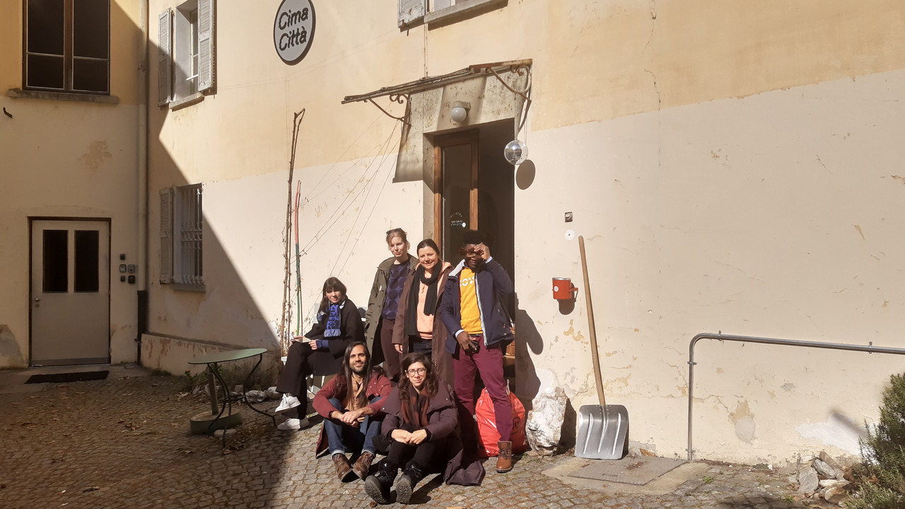2022 PEERS Cohort meets at Cima Citta / Ticino v. l. n. r. Anna Wohlgemuth, Anouk Hoogendorn, Yvonne Schmidt, Lawrence Agbetsise, Klearjos Papanicolau, Ginan Seidl