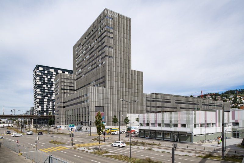 Toni-Areal, Pfingstweidstrasse